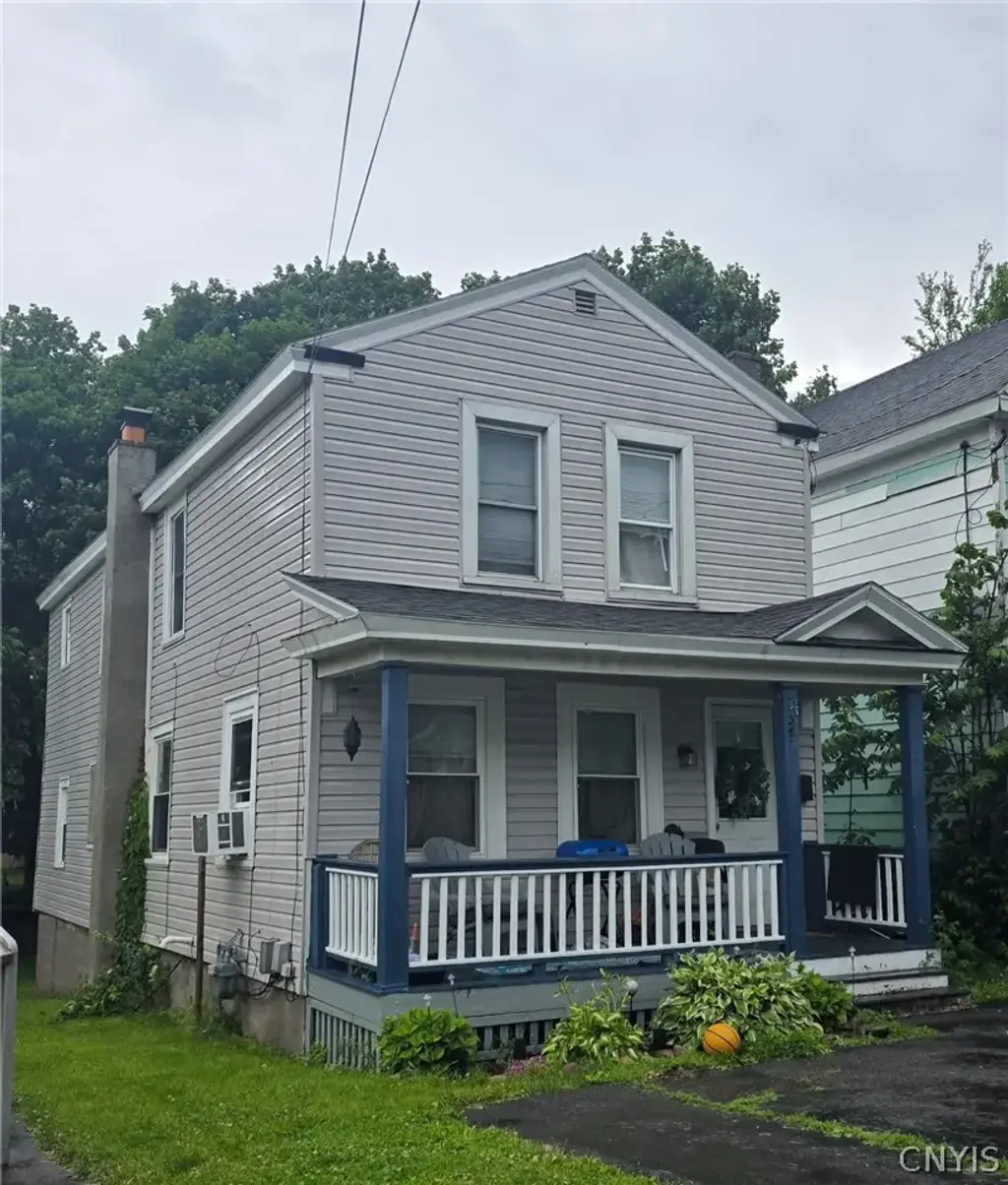 137 1/2 W Schuyler Street, Oswego