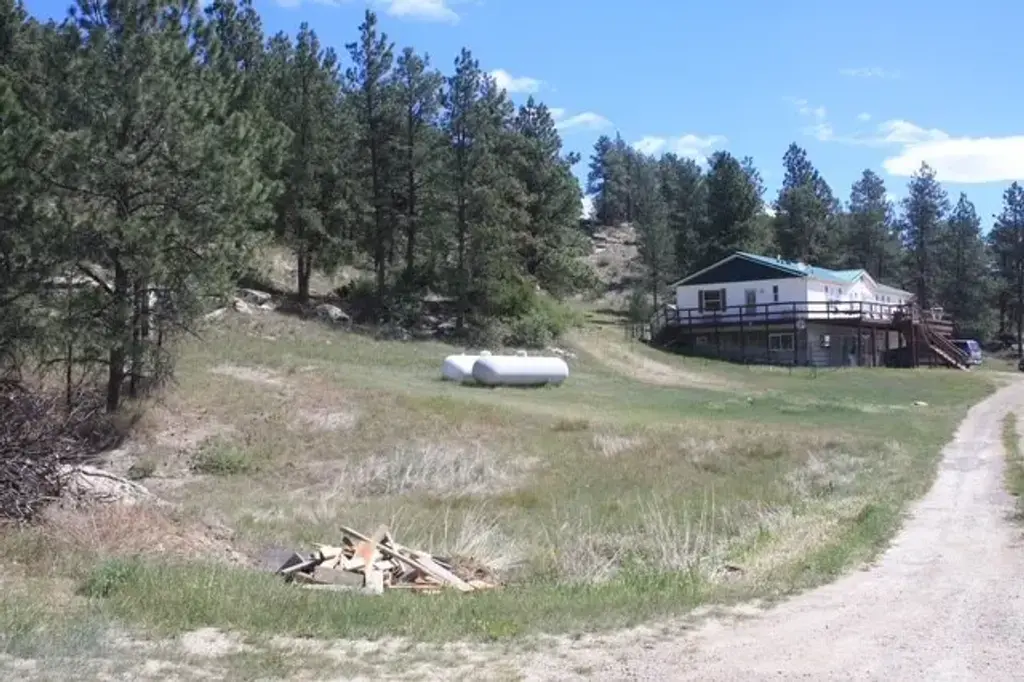 3843 S U S Highway 87, Roundup