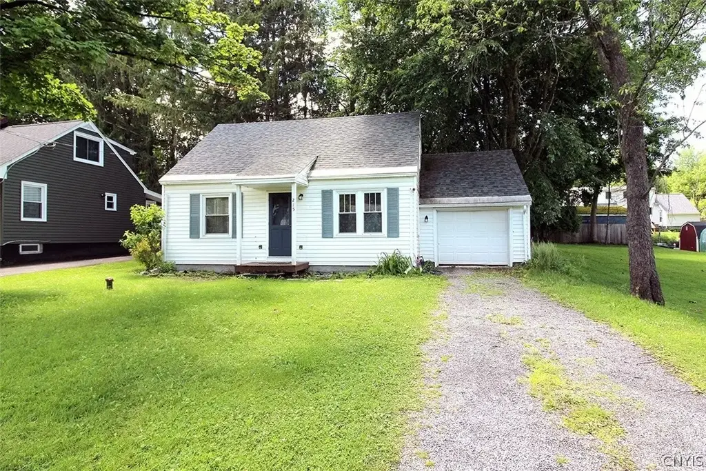 215 Hunt Drive, Manlius