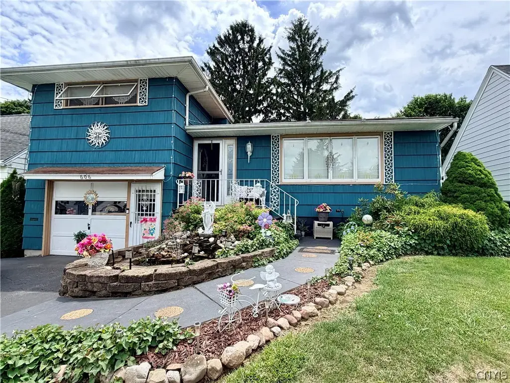 606 Berwick Road S, Salina