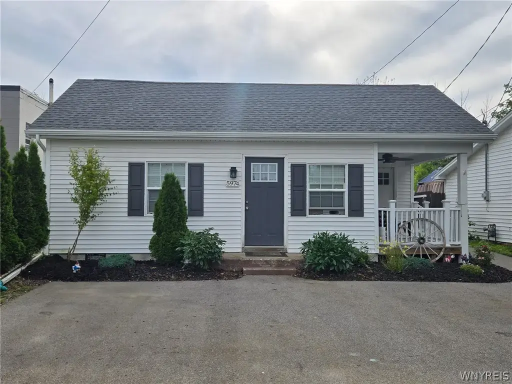 5974 Dover Road, Hamburg