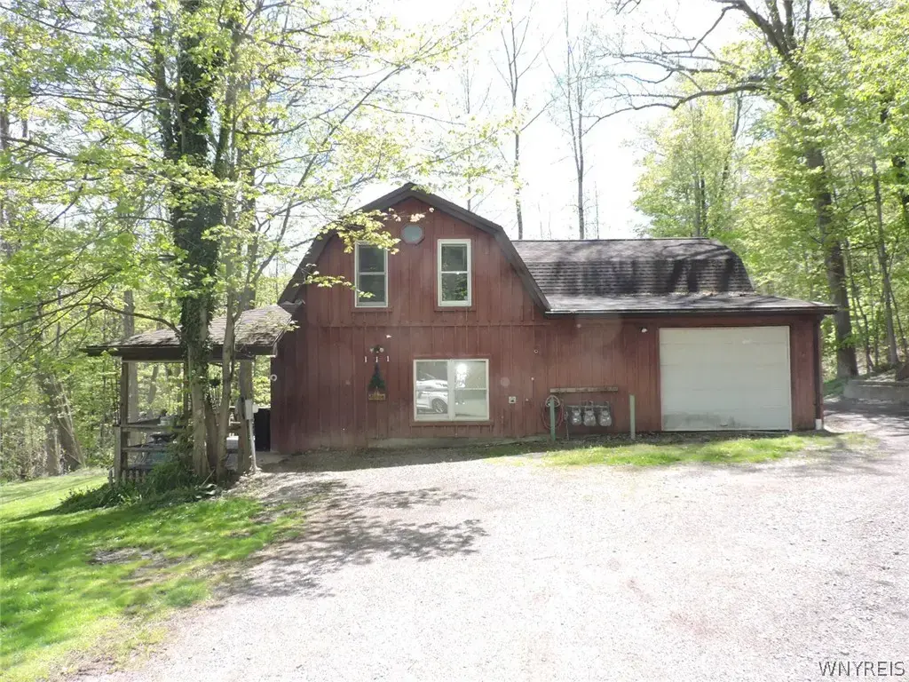 111 Behm Road, Aurora