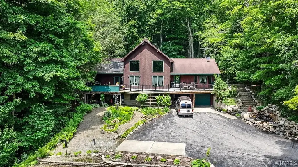 115 Behm Road, Aurora