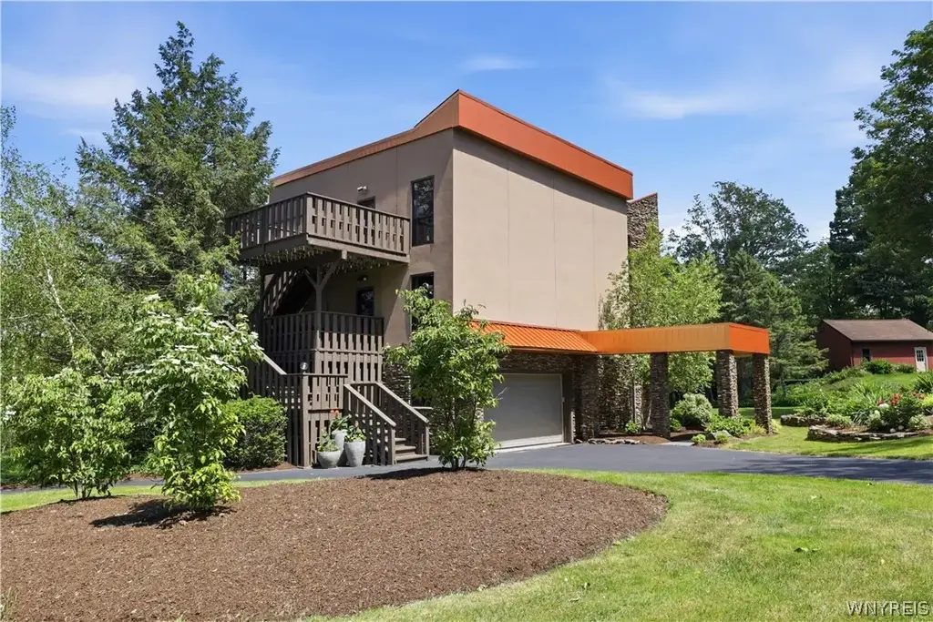 6985 Chestnut Ridge Road, Orchard Park