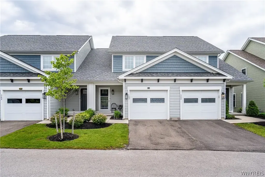 303 Carriage Lane, West Seneca
