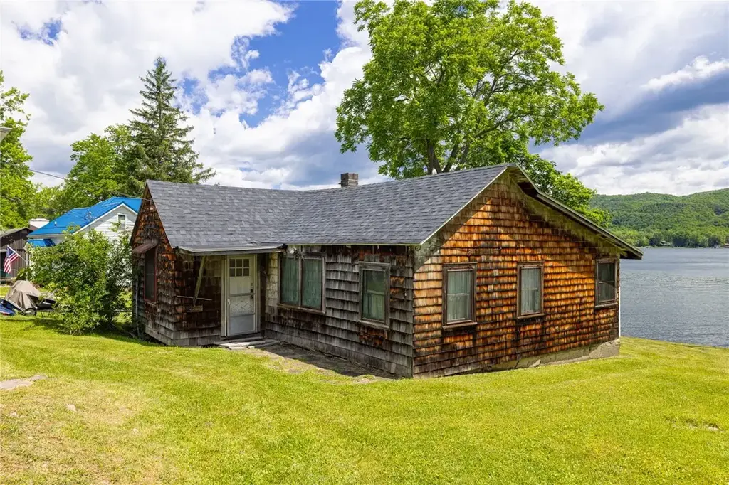 6235 Southwest Shrs, Canadice
