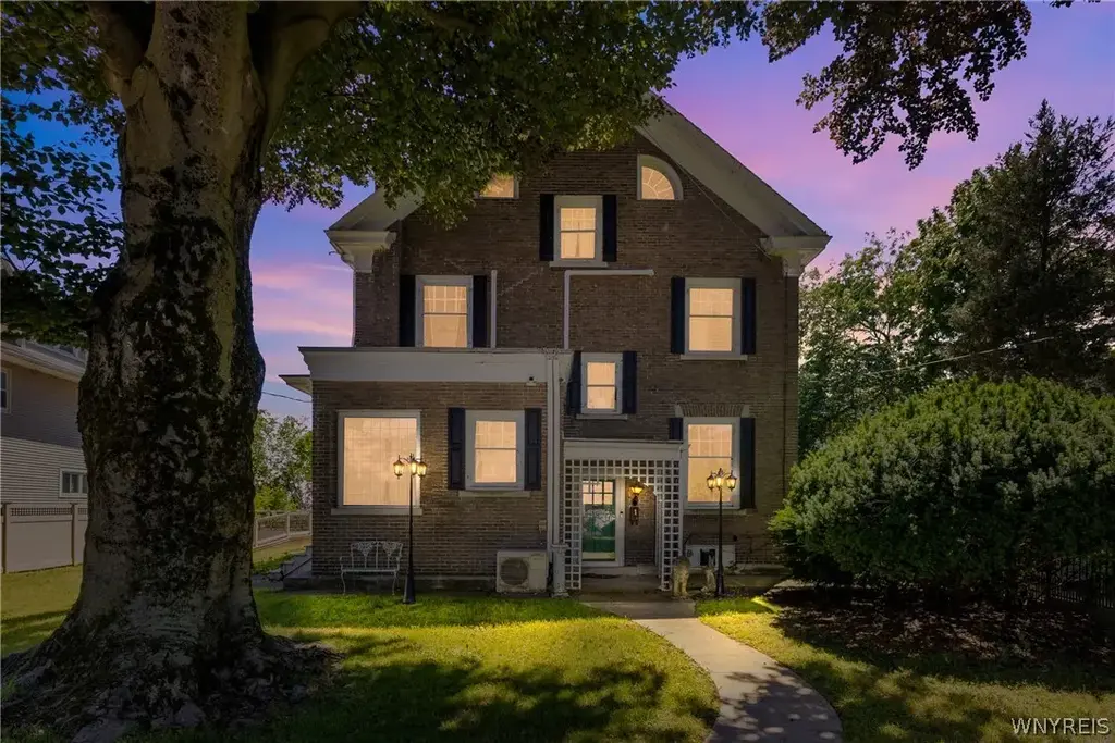1 Hillcrest Street, Niagara Falls