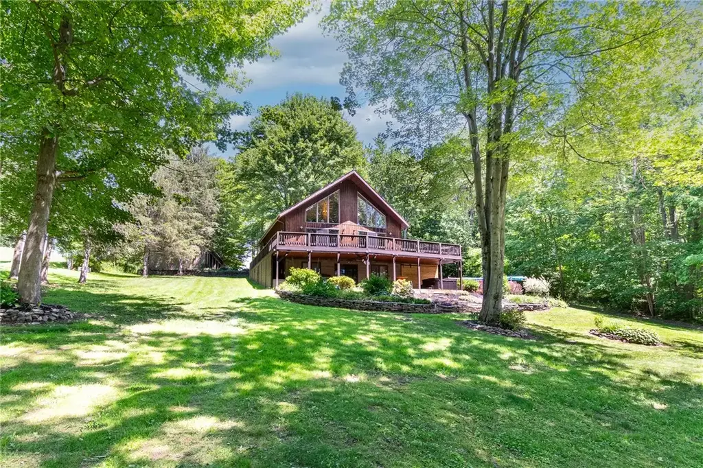 7733 E Port Bay Road, Wolcott