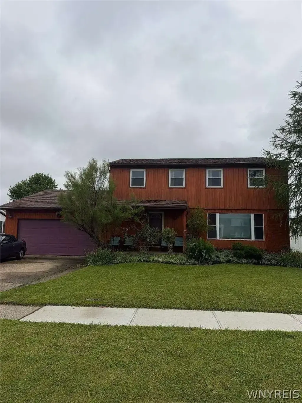 32 E Bihrwood Drive, West Seneca