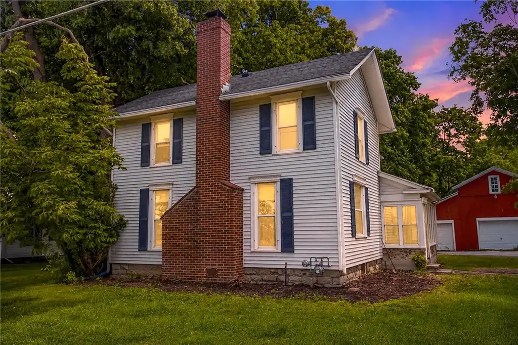9283 S Street Road, Leroy