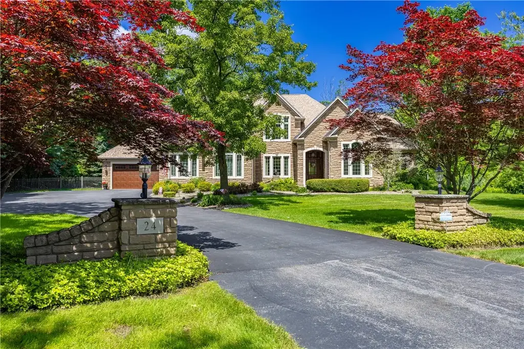 24 North Shore Drive, Parma