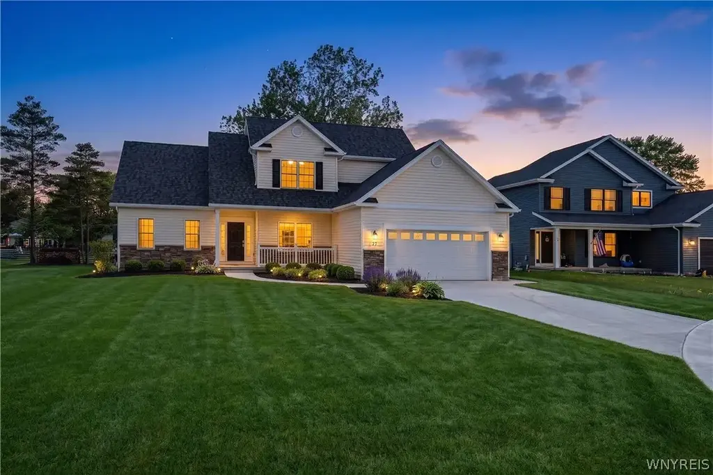 27 Veronica Drive, West Seneca