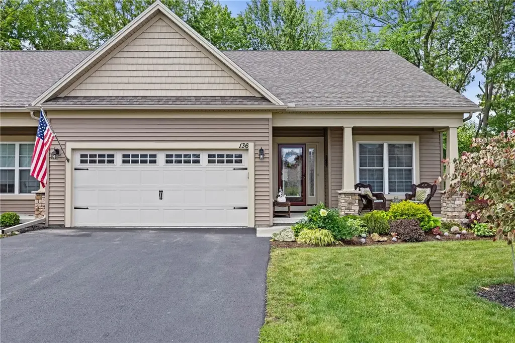 136 Golden Oaks Way, Gates