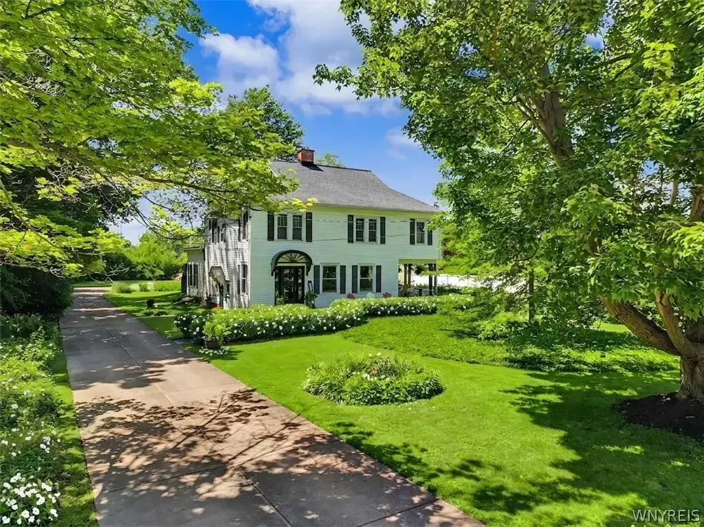 5222 Columbia Avenue, Hamburg