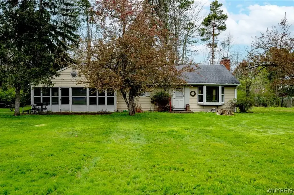15 South Lane, Evans