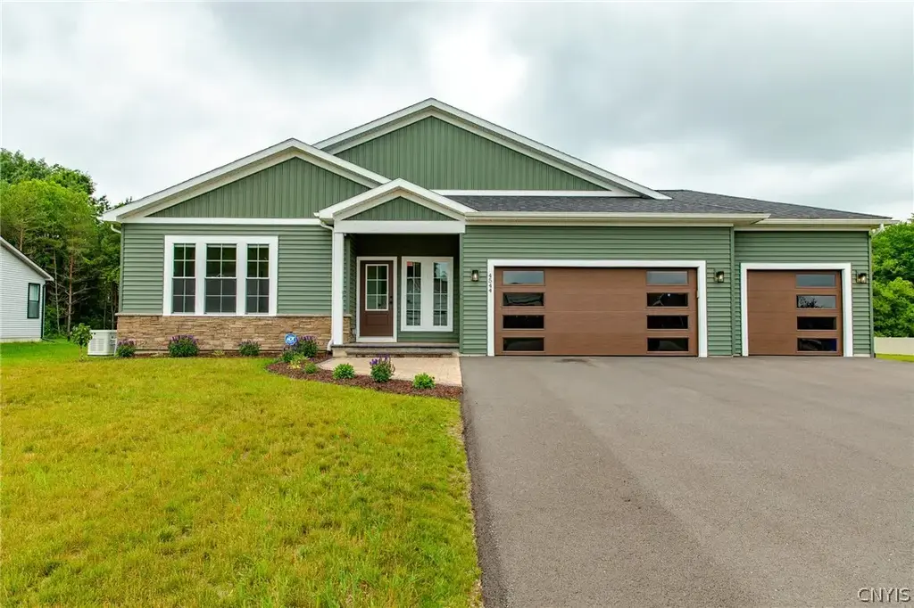 4544 Hollyshire Way, Clay