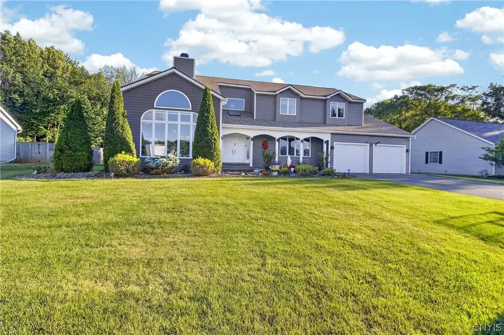 32 Morgan Lane, New Hartford