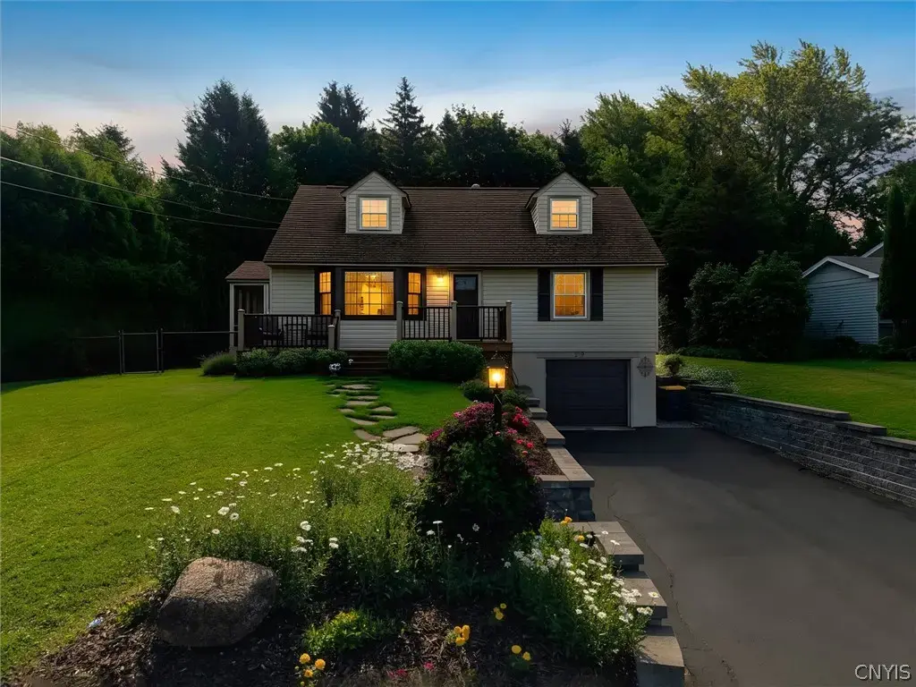 219 Crestwood Drive, Camillus