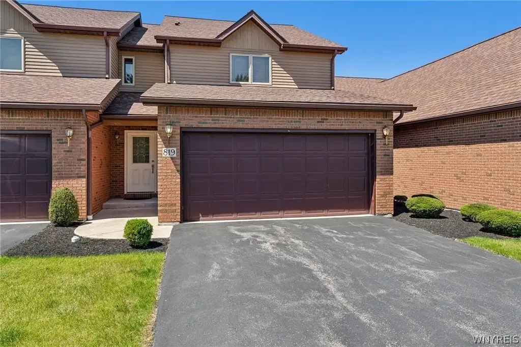 819 Carriage Lane, Lewiston