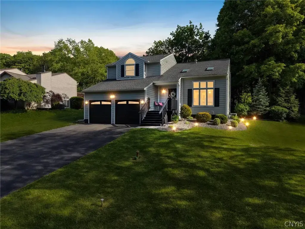 105 Vantage Drive, Camillus