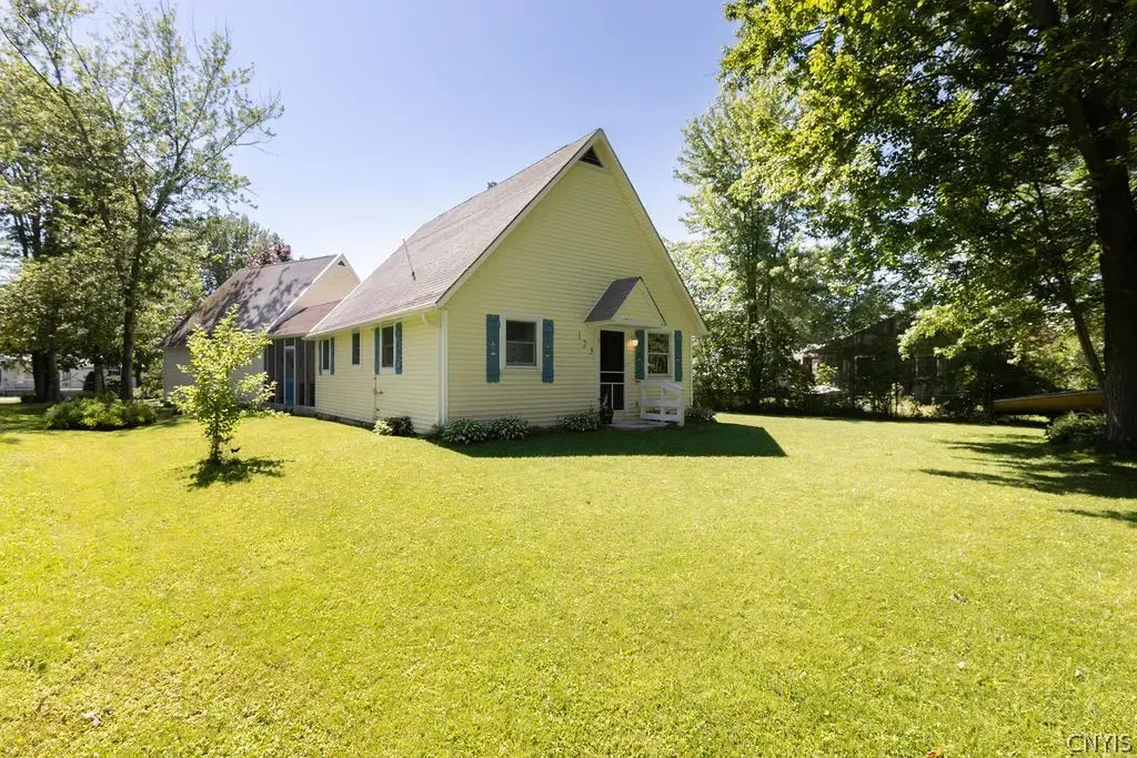 123 Larkin Avenue, Sullivan