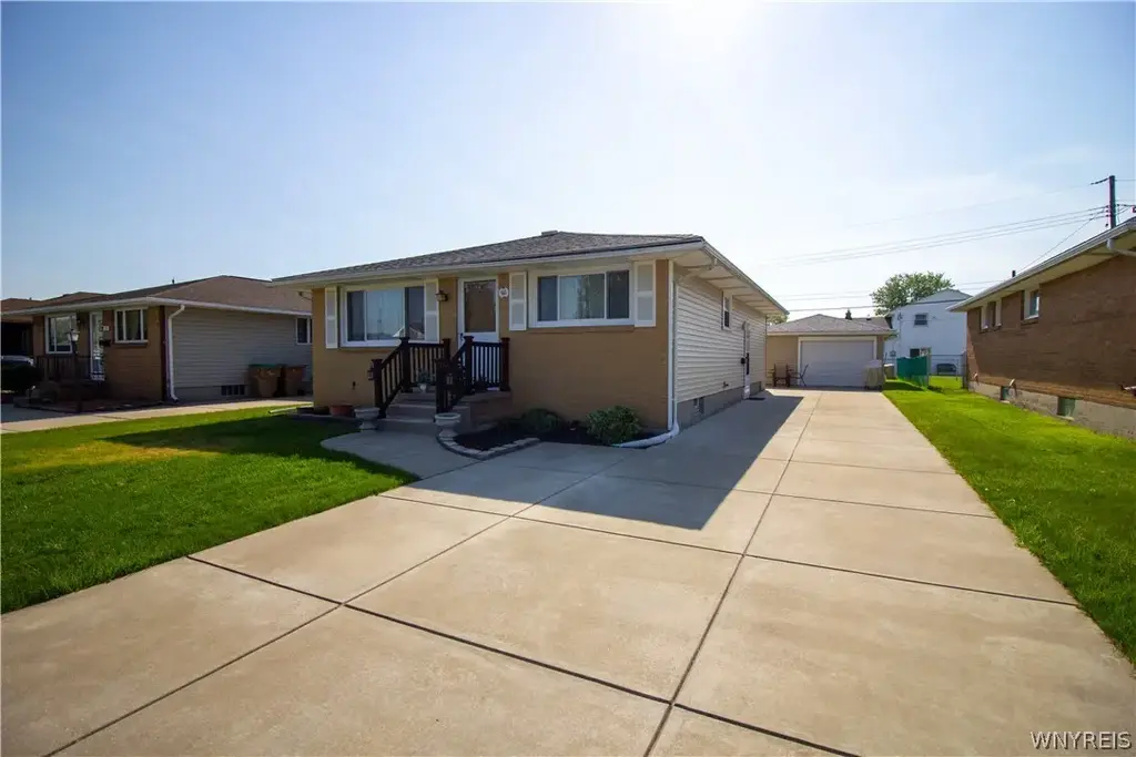 60 Joanne Lane, Cheektowaga