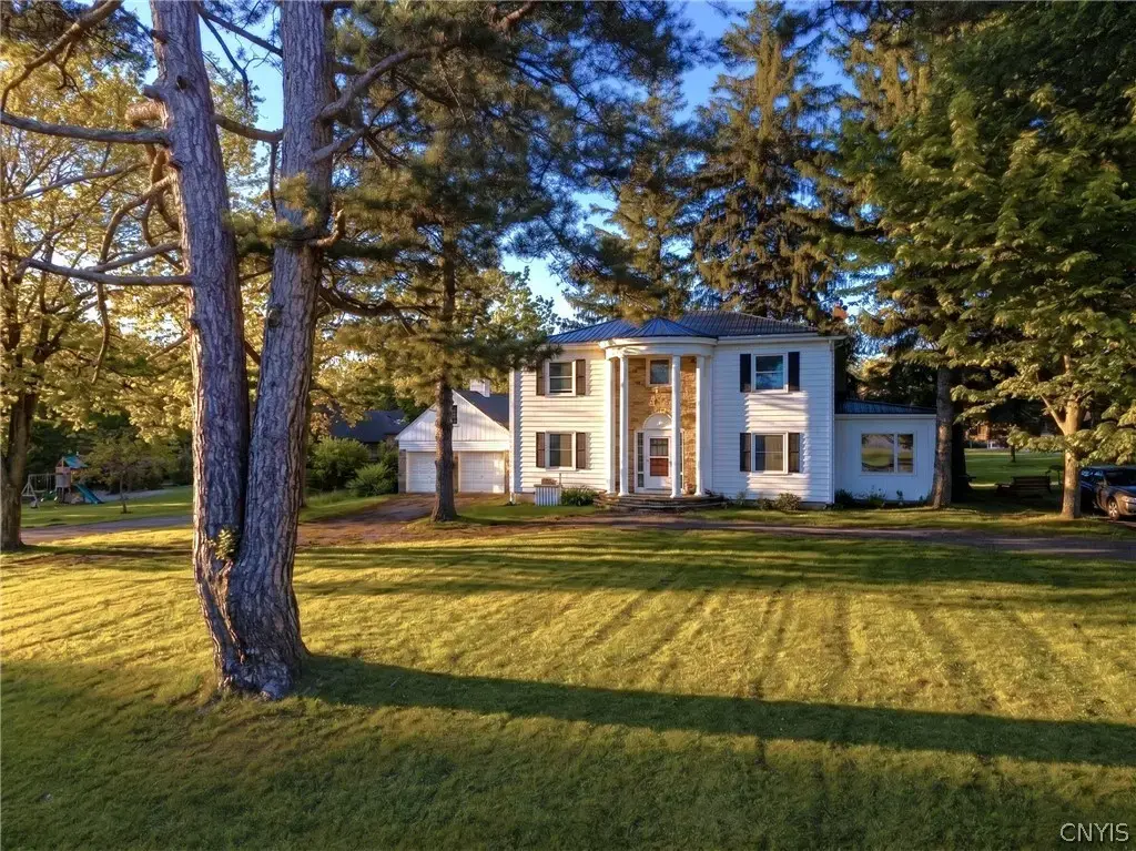 27 White Bridge Road, Owasco