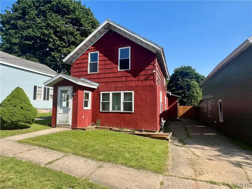 18 Catherine Street, Oswego