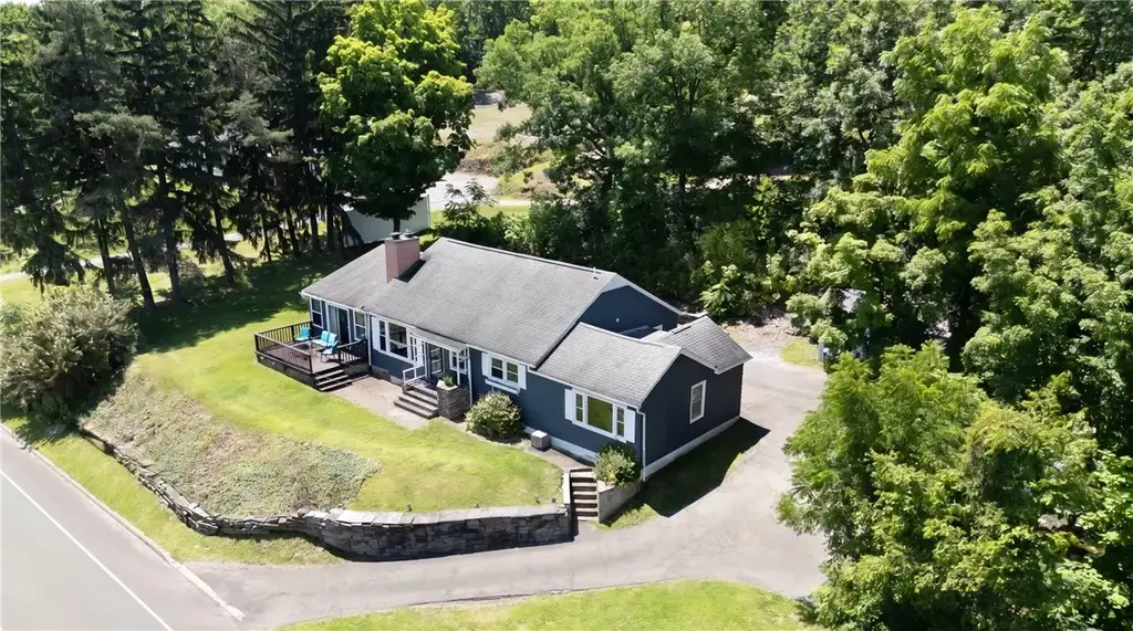 3333 County Road 30, Reading