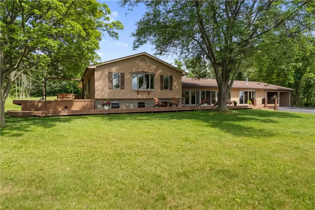 5223 E Lake Road, Livonia