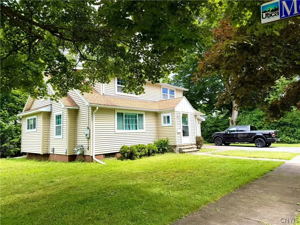 204 Melrose Place, Utica