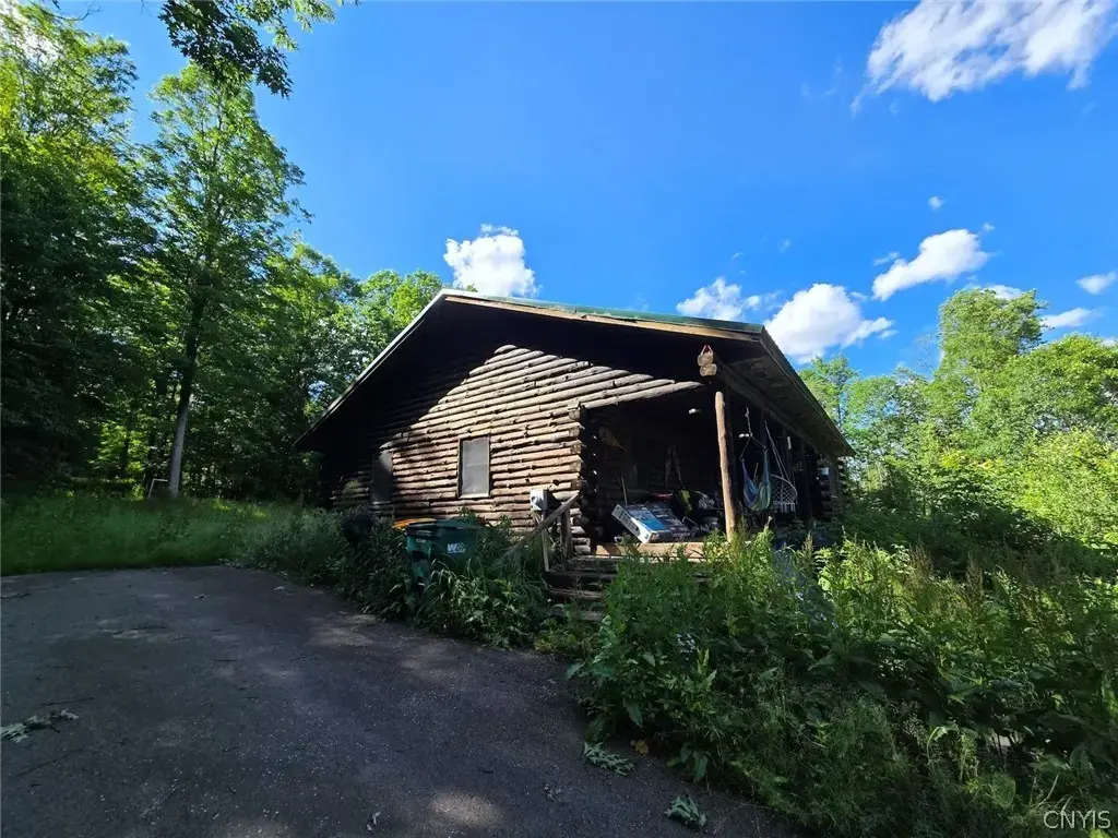 7988 Dowd Road, Pike