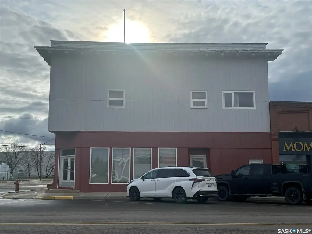 136 Center Street, Assiniboia
