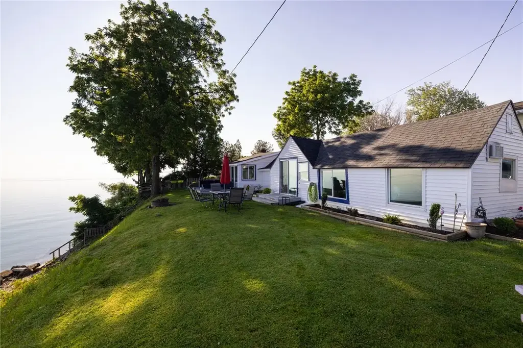 489 Lake Front, Irondequoit