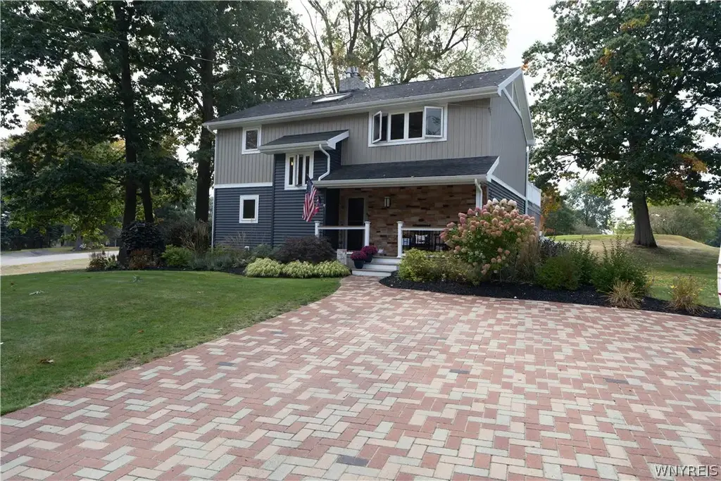 6854 Club Road, Castile