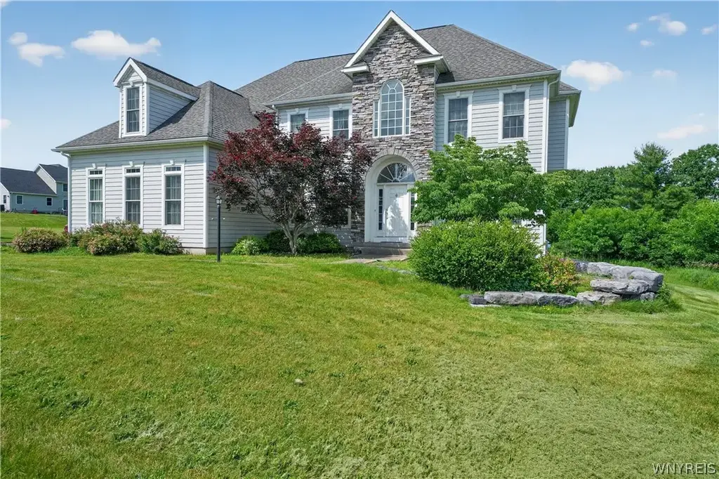 44 Pheasant Way, Lansing