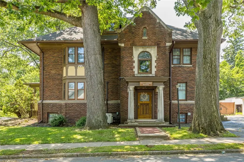 901 Main Street, East Rochester