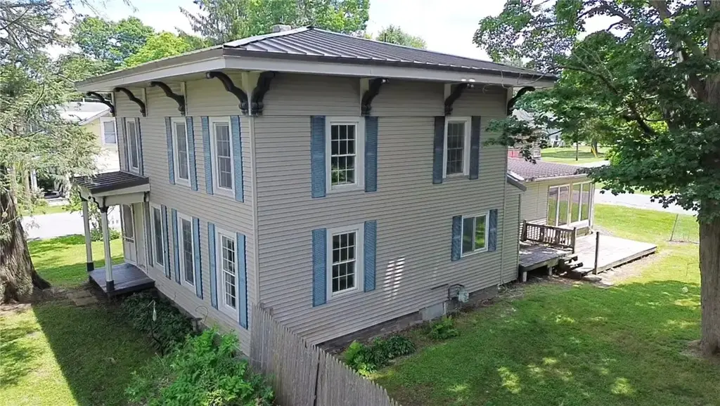 31 Hollister Street, Starkey