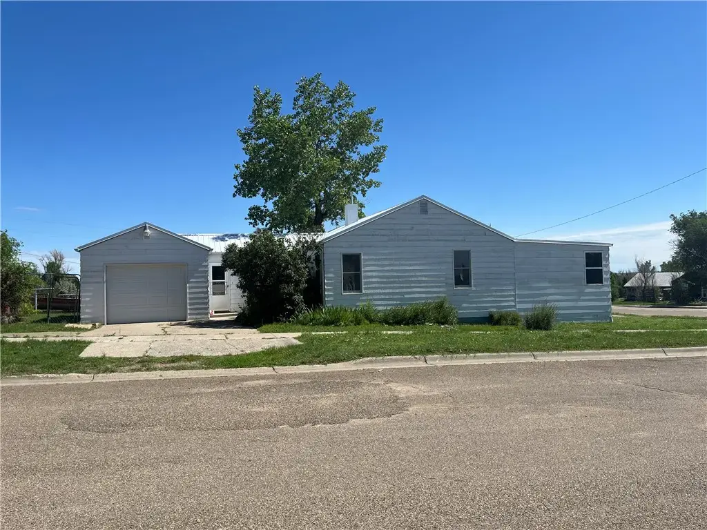1306 B Avenue, Circle