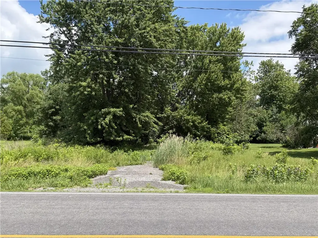 888 Martin Road, Henrietta