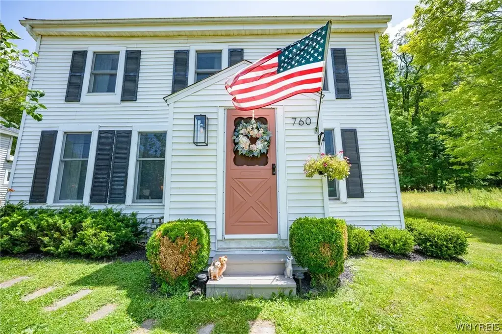 760 W Falls Road, Aurora