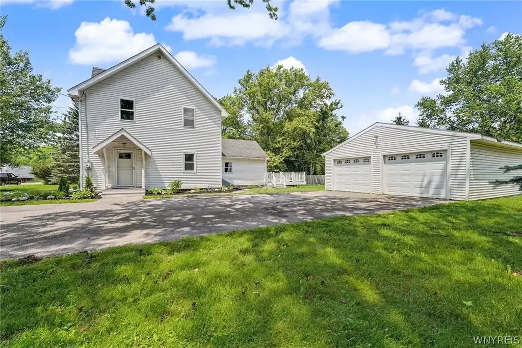 7881 Seneca Street, Elma