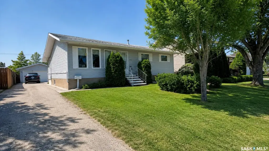 10326 Henderson Drive, North Battleford