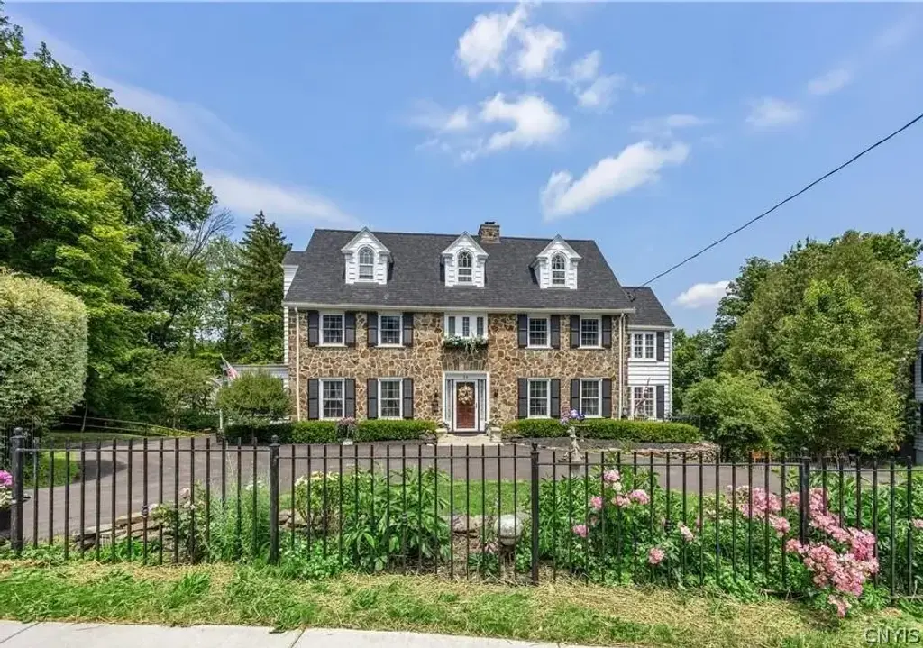 68 Paris Road, New Hartford
