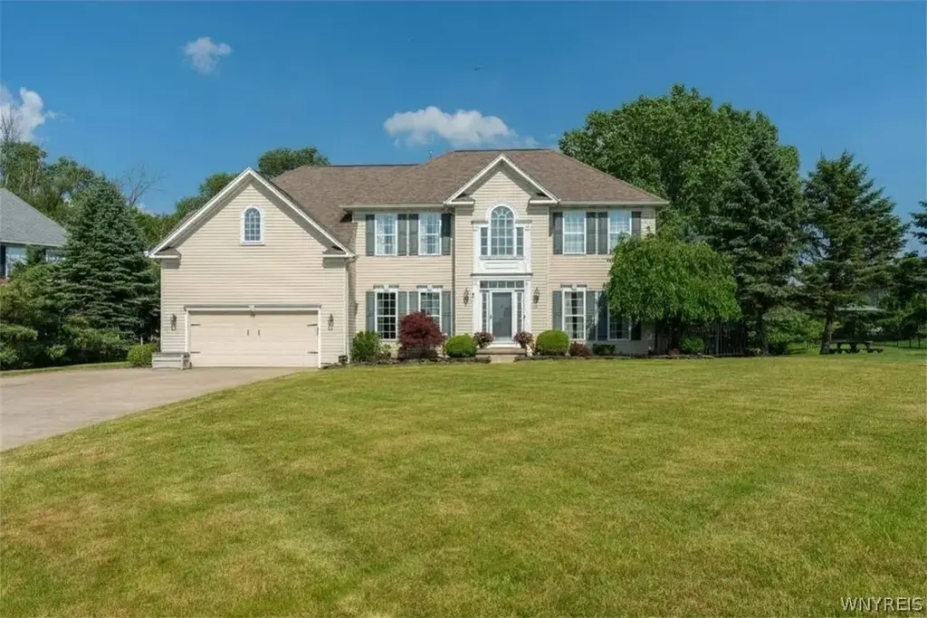 6225 Country Walk Court, Clarence