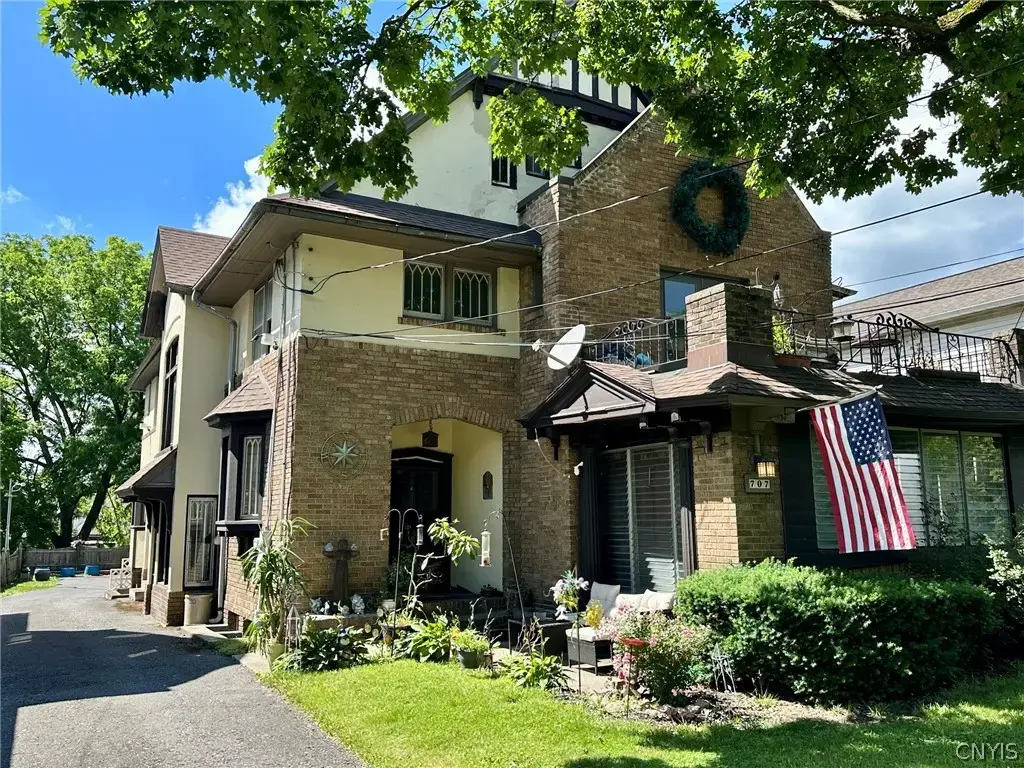 707 Danforth Street, Syracuse