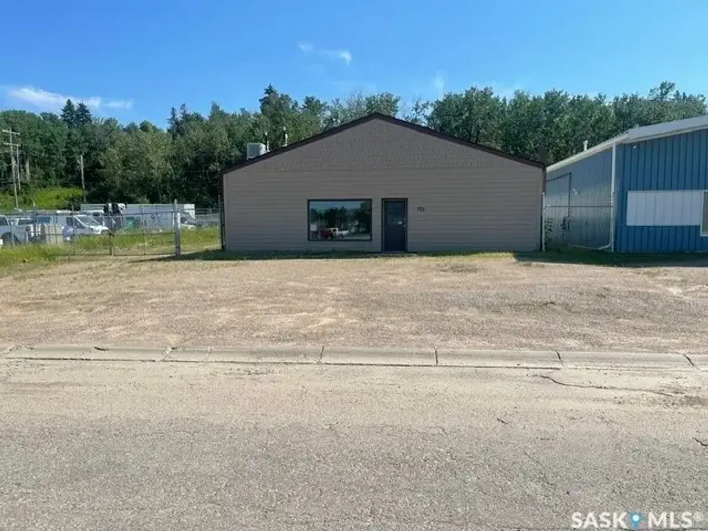 325 17th Street W, Prince Albert