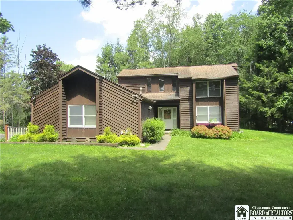 1757 Parkmeadow Drive, Busti