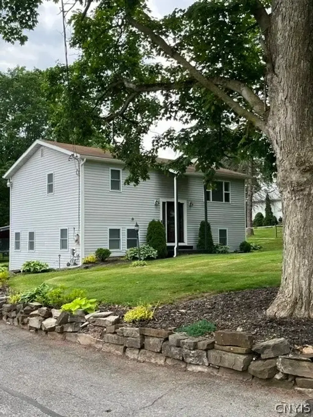 533 Sayles Street, Oneida