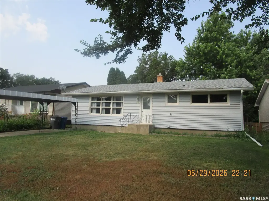 710 3rd Street E, Assiniboia